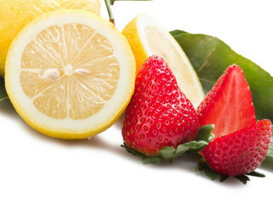 Strawberry with lemon juice