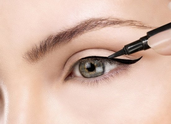 Apply eye liner 