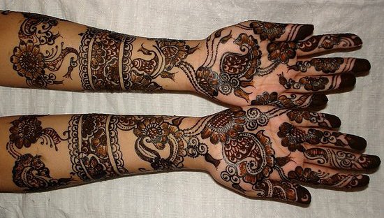 Black Bangle Mehndi Design