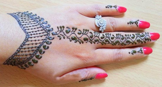 Chain Bracelet Mehndi Design