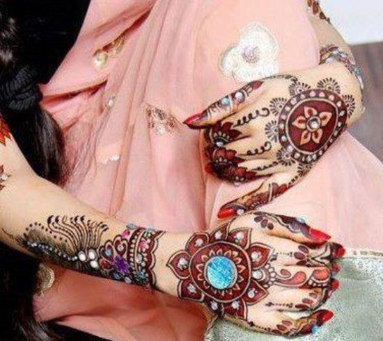 Circle Mehndi Design For Engagement Function