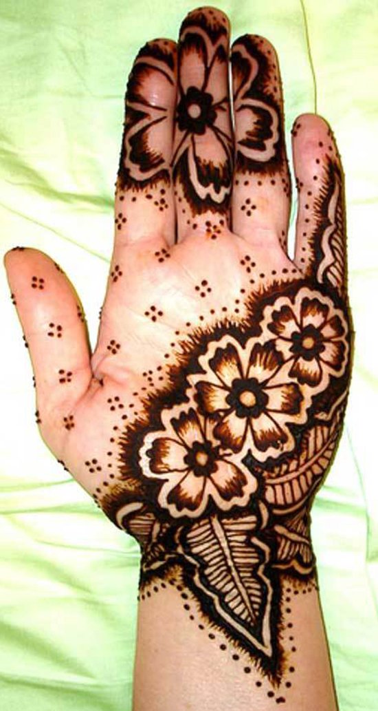Diagonal Floral Mehndi Motif 1