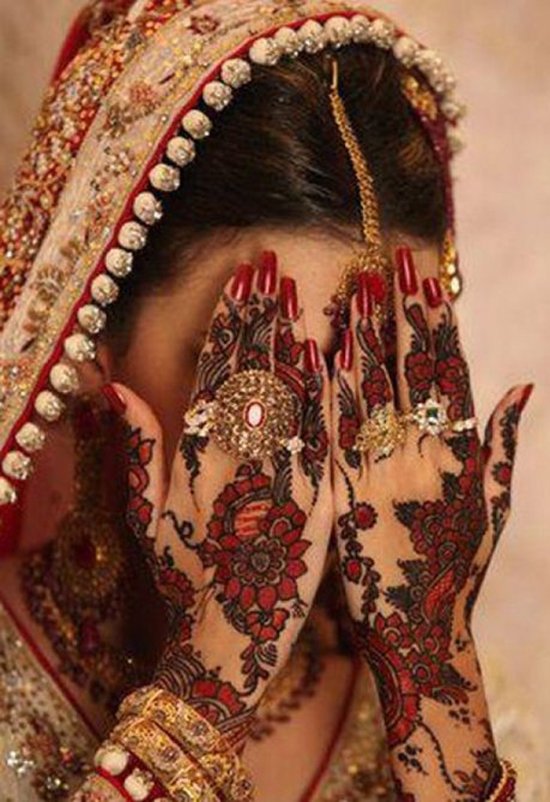 Exquisite Floral Mehndi Design For Brides