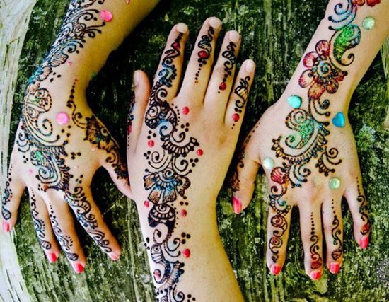 Glitters And Stones Dubai Mehndi Style