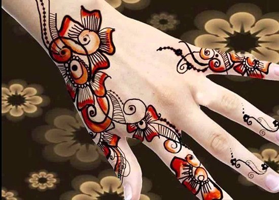 Light red and black floral mehndi design