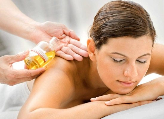 Massaging with oils 