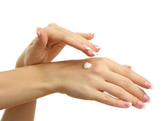 Moisturises dry hands