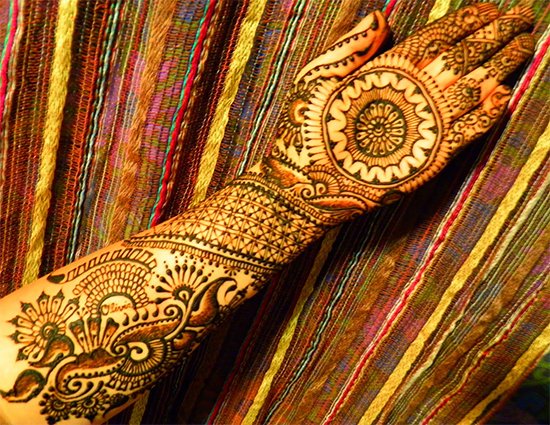 Round Shape Beautiful Dulhan Mehandi