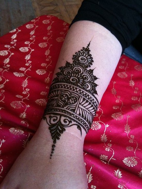 Simple bangle mehndi design