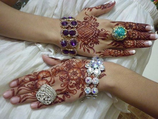 Unique appealing mehndi design
