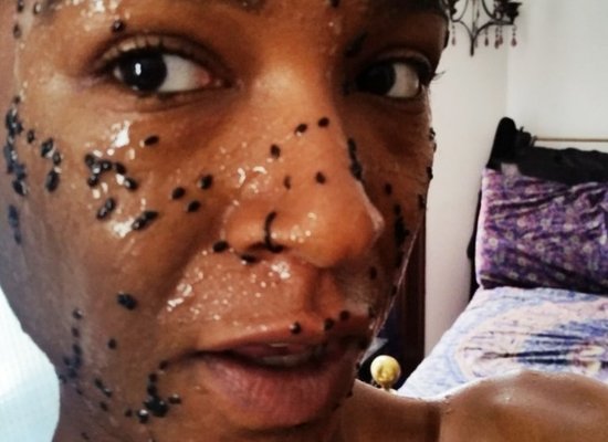 Sesame seeds mask