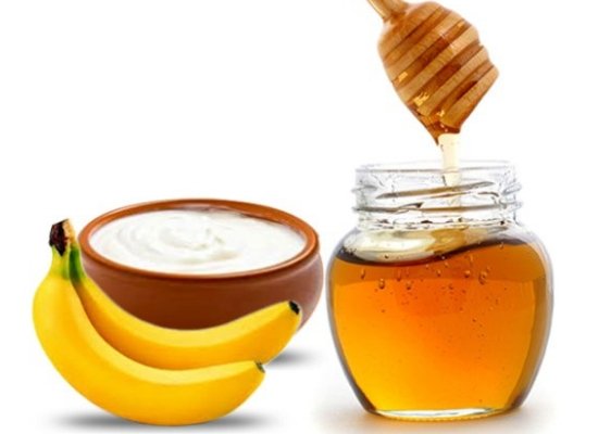 Banana yogurt and honey hair mask: