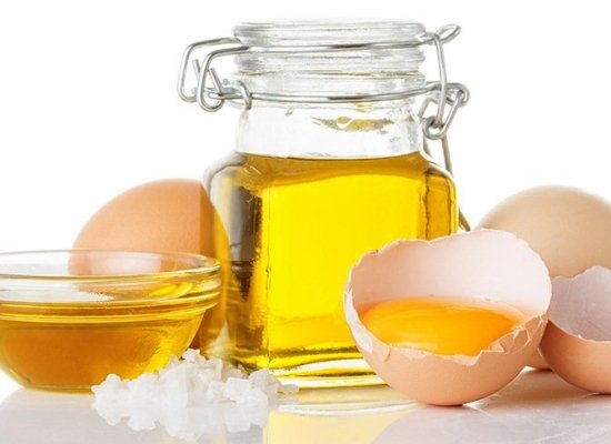 Egg yolks with olive and castor oil hair mask: