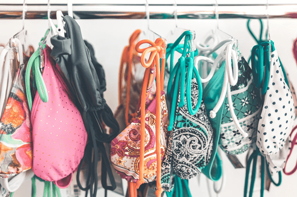 Choosing one-piece Swimsuit