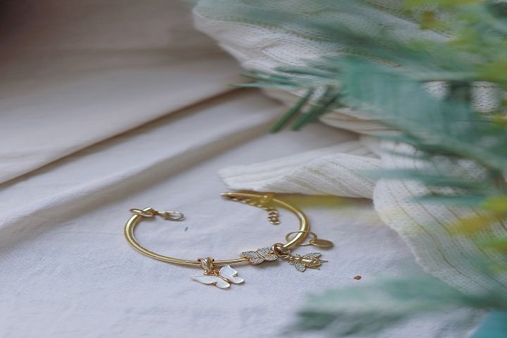Alluring Gold Bangle